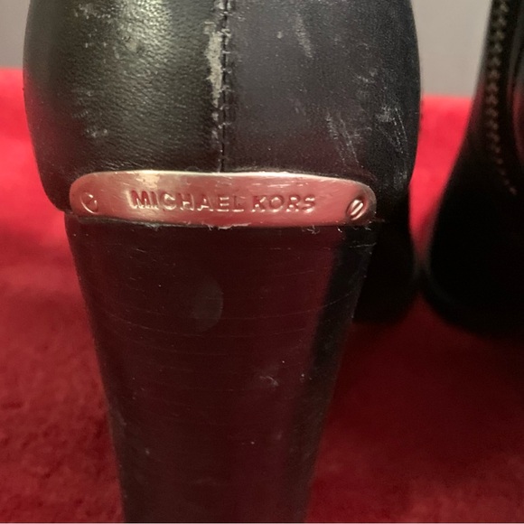 Z03-Michael Kors side straps/buckle ankle hi boots - Picture 5 of 11